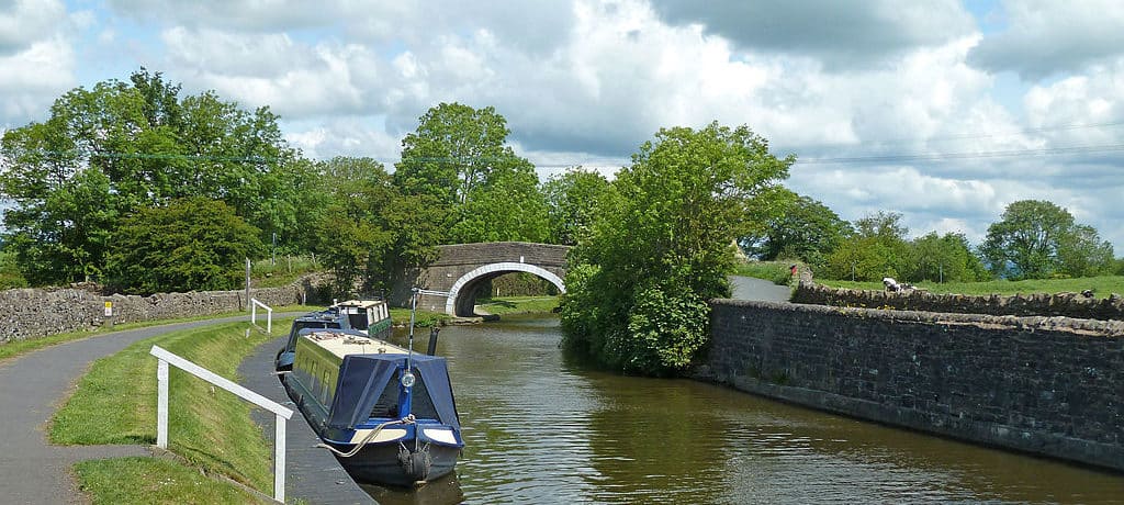 Leeds and Liverpool Canal at Greenberfield Locks
