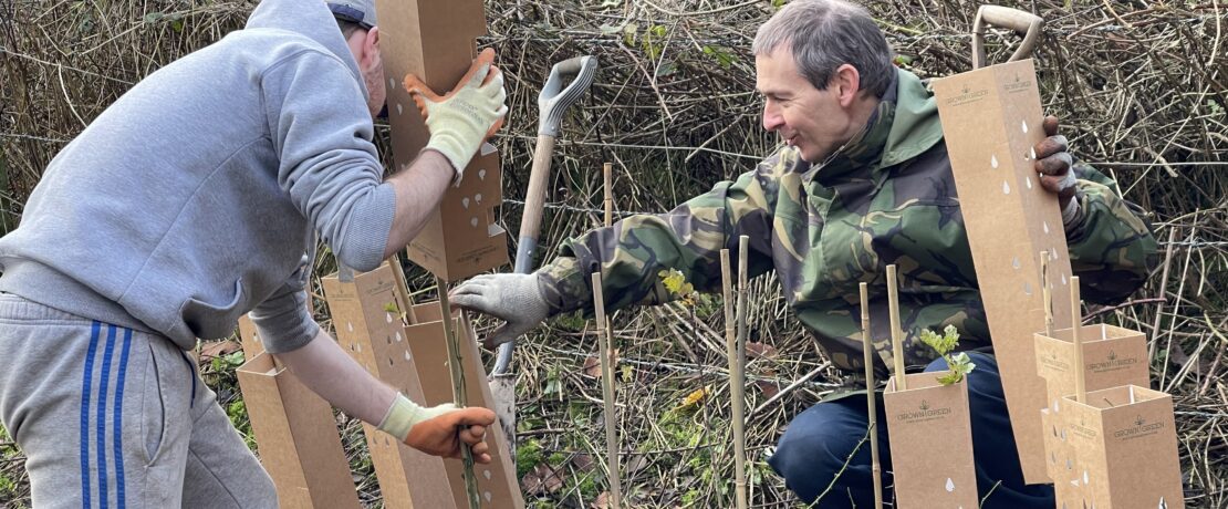 Volunteers plant hedges at Countess of Chester country park